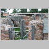 0079 ostia - necropoli della via ostiense (porta romana necropolis) - b6 - tomba degli archetti - eingang suedfassade.jpg